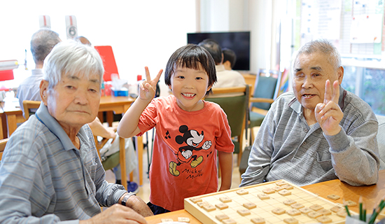 老健ハートフルかがやき荘との交流の様子